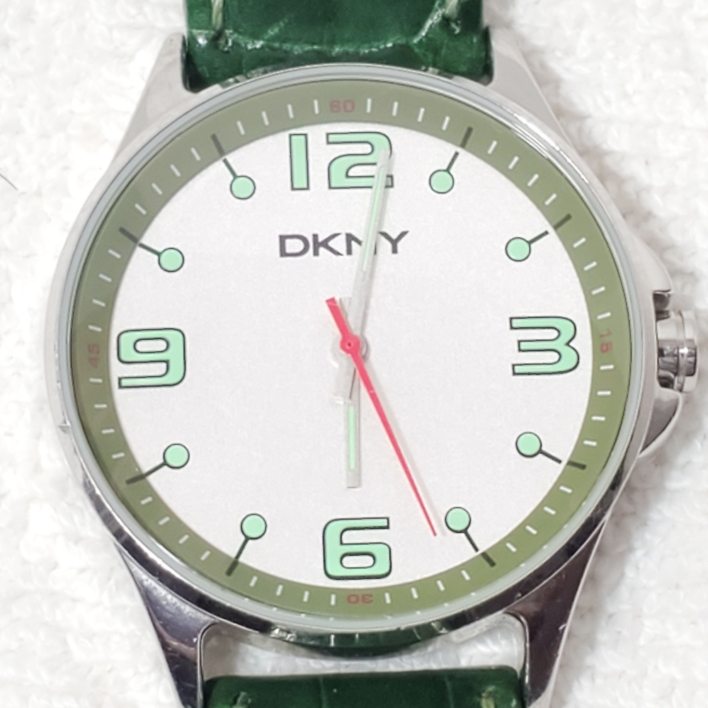 Vintage DKNY Womens Quartz Watch Stainless Steel Green Leather Croc Strap WR 50M